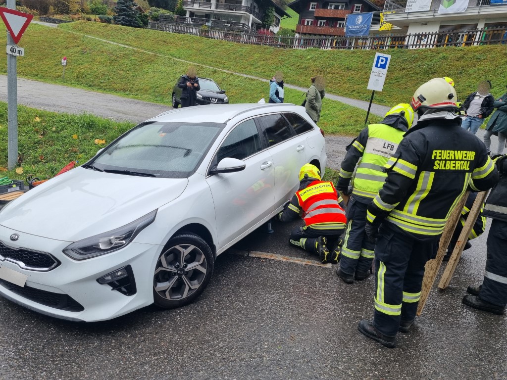 Einsatz – PKW-Bergung - Zentrum